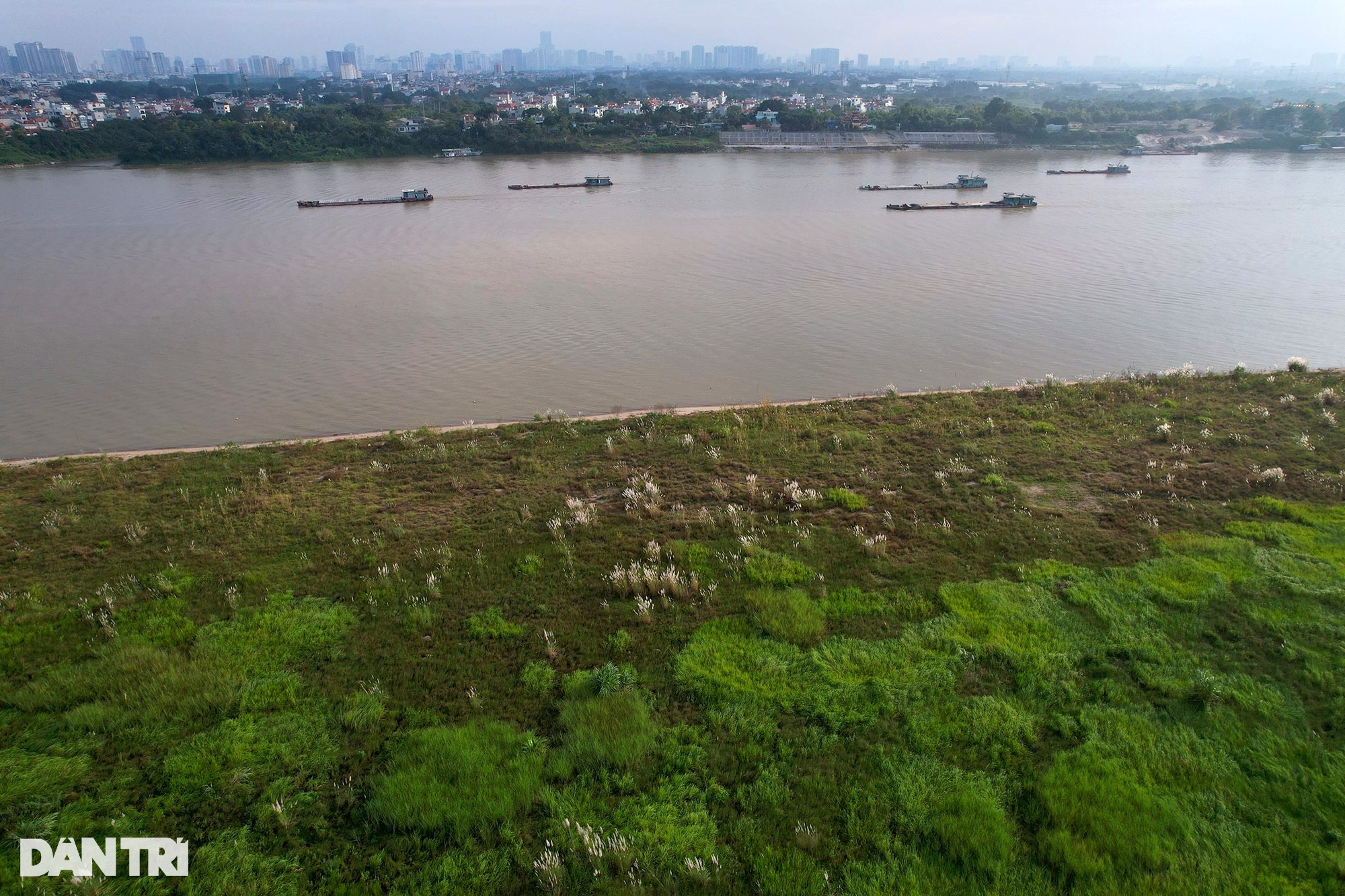 Những bãi bồi sông Hồng hoang sơ vắng dấu chân người ở Hà Nội - Ảnh 3.