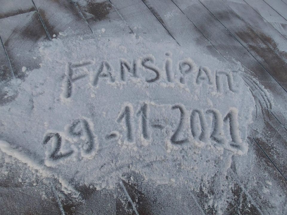 Kỳ thú sương muối phủ trắng đỉnh Fansipan - Ảnh 4.
