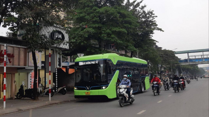 Hà Nội: Ngày 2/12, khai trương tuyến xe buýt điện đầu tiên - Ảnh 1.