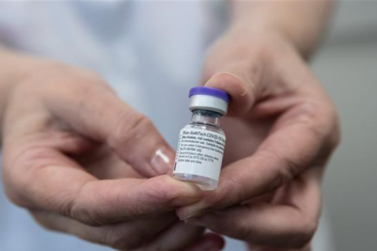 CDC Mỹ chấp thuận tiêm vaccine ngừa COVID-19 của Pfizer cho trẻ từ 5-11 tuổi - Ảnh 1.