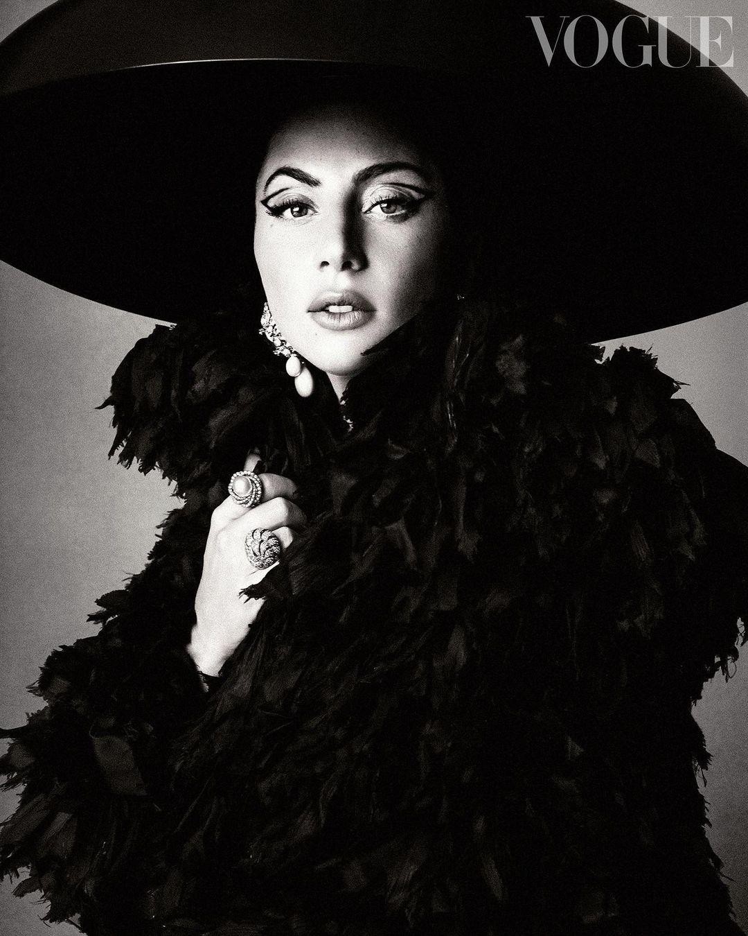 Lady Gaga gây sốc khi chụp ảnh 'nude' trên tạp chí Vogue - Ảnh 4.