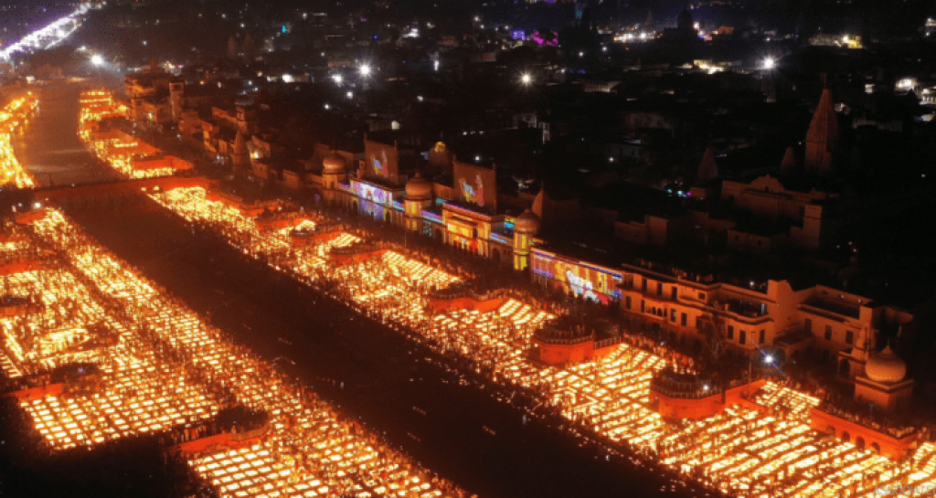 Ấn Độ 'rực sáng' với lễ hội Diwali của người Hindu - Ảnh 2.