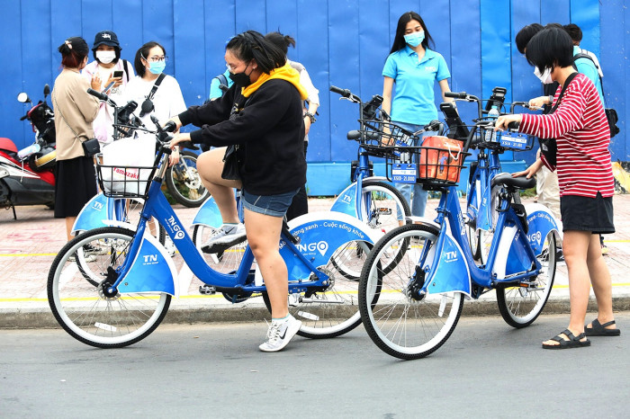 TP.HCM: Người dân hào hứng trải nghiệm xe đạp công cộng - Ảnh 2.