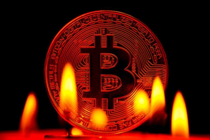 Giá Bitcoin ngày 10/12: Bitcoin giảm sâu, thị trường rực cháy - Ảnh 1.