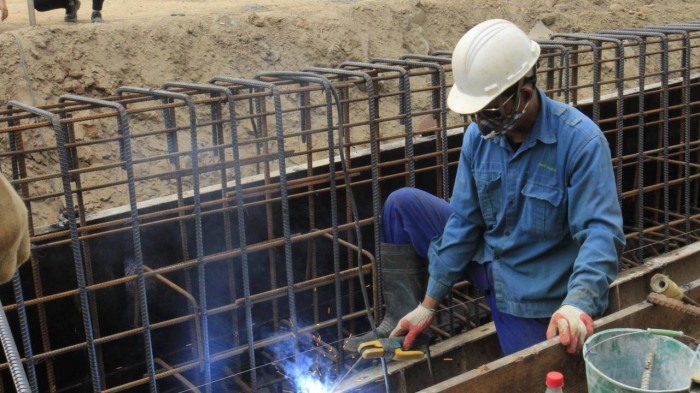 Chùm ảnh: Công nhân hối hả thi công hầm chui Lê Văn Lương gần 700 tỉ đồng - Ảnh 4.