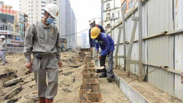 Chùm ảnh: Công nhân hối hả thi công hầm chui Lê Văn Lương gần 700 tỉ đồng - Ảnh 8.
