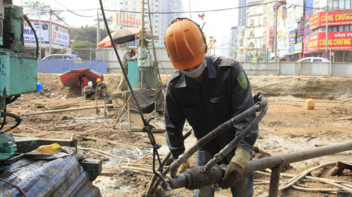 Chùm ảnh: Công nhân hối hả thi công hầm chui Lê Văn Lương gần 700 tỉ đồng - Ảnh 12.