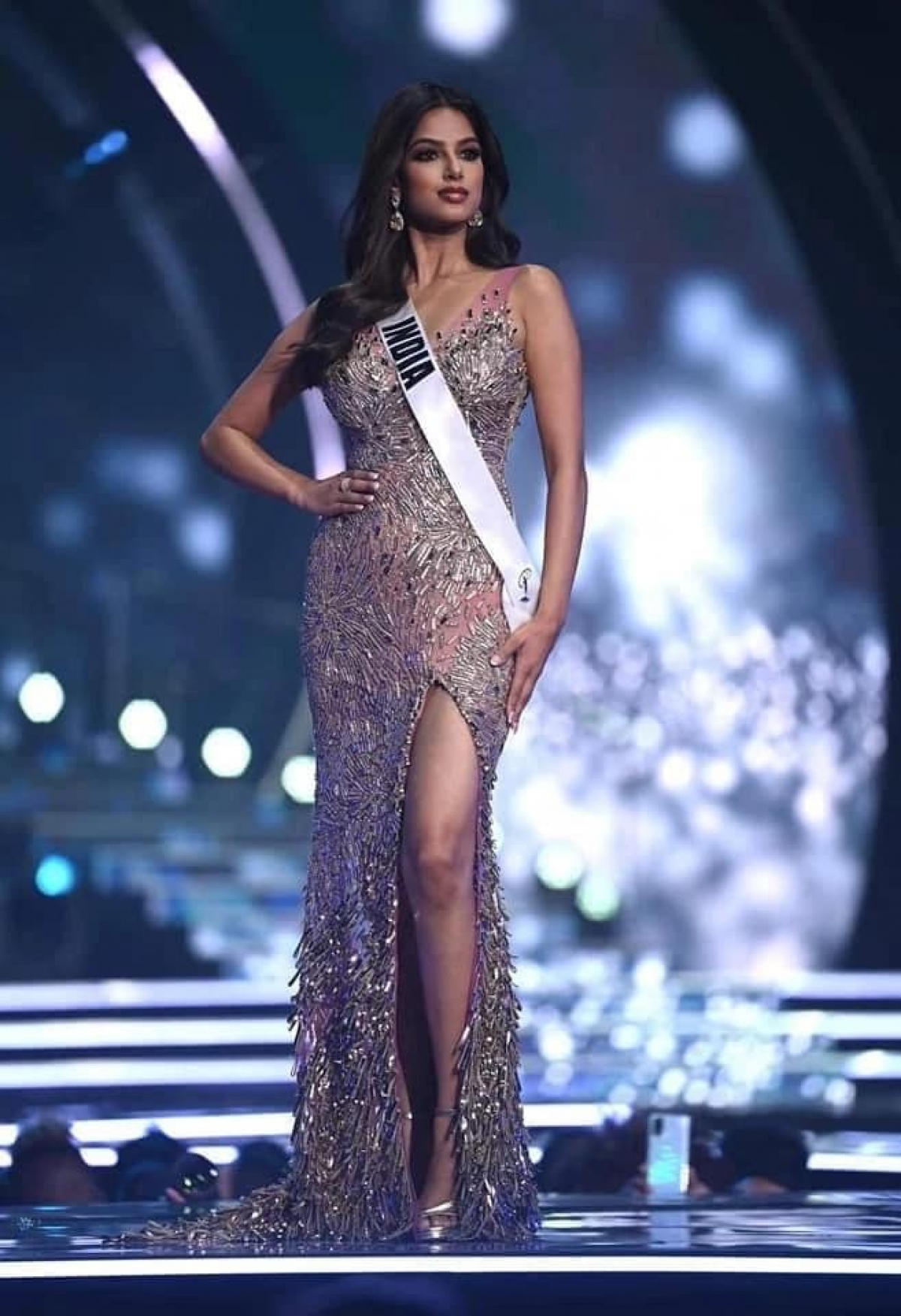 Nhan sắc mỹ nhân Ấn Độ đăng quang Hoa hậu Hoàn vũ 2021 - Ảnh 2.