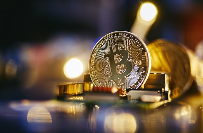 Giá Bitcoin ngày 14/12: Bitcoin lao dốc thảm, thổi bay hàng trăm tỷ USD - Ảnh 1.