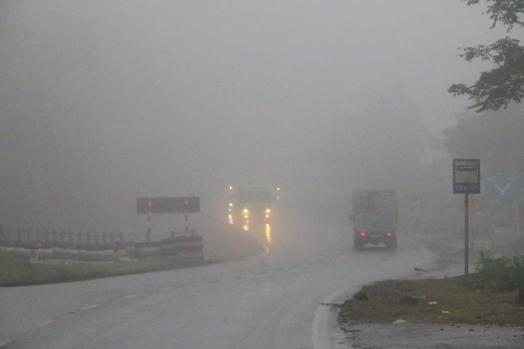 Thời tiết hôm nay: Bắc Bộ sáng sớm có sương mù rải rác, ngày nắng, sáng và đêm trời rét - Ảnh 1.