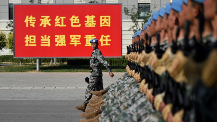 Mỹ cho tổ chức Trung Quốc vào danh sách đen vì 'vũ khí kiểm soát trí não' - Ảnh 1.