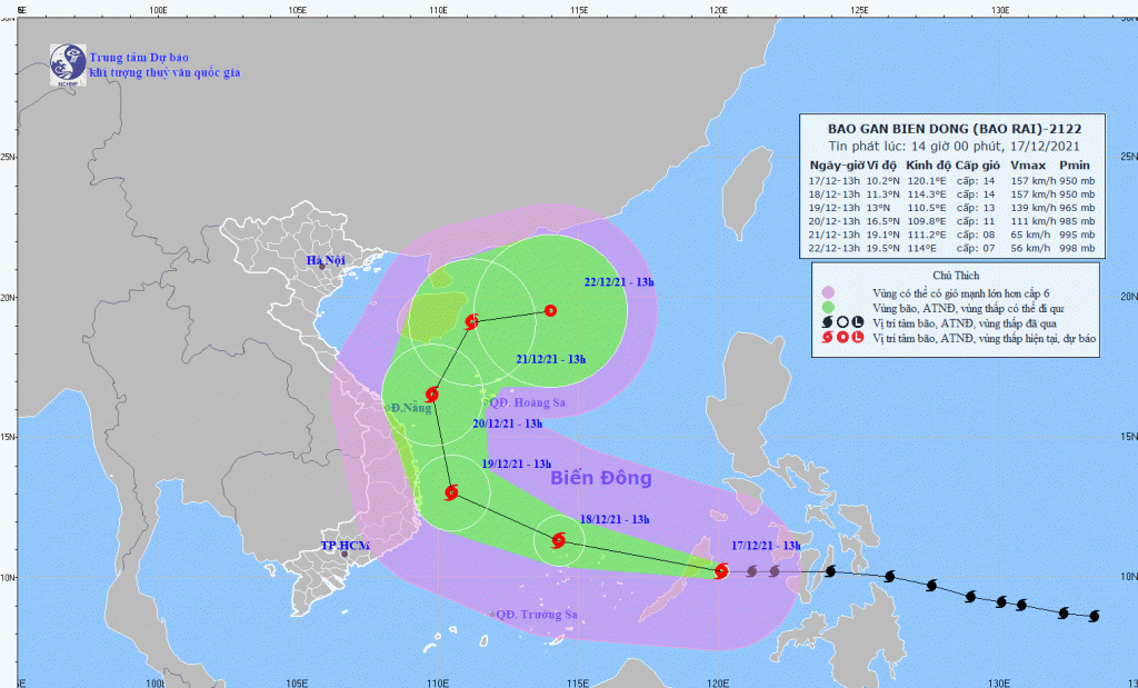 Bão Rai tiến sát vào Biển Đông, gây mưa lớn cho khu vực Trung và Nam Trung Bộ - Ảnh 1.