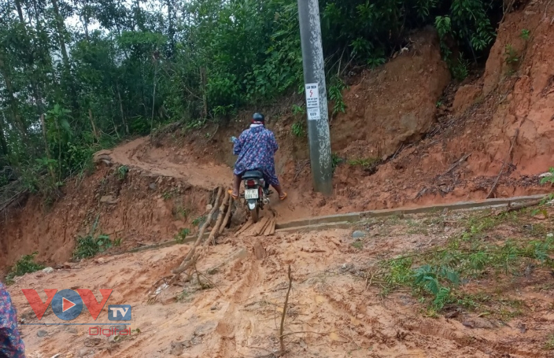 Bình Định giúp dân khắc phục hậu quả mưa lũ - Ảnh 3.