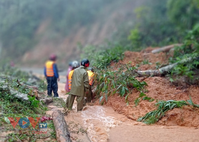 Bình Định giúp dân khắc phục hậu quả mưa lũ - Ảnh 7.