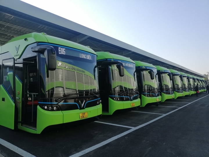 Xe buýt điện VinBus bắt đầu hoạt động ở Hà Nội - Ảnh 3.