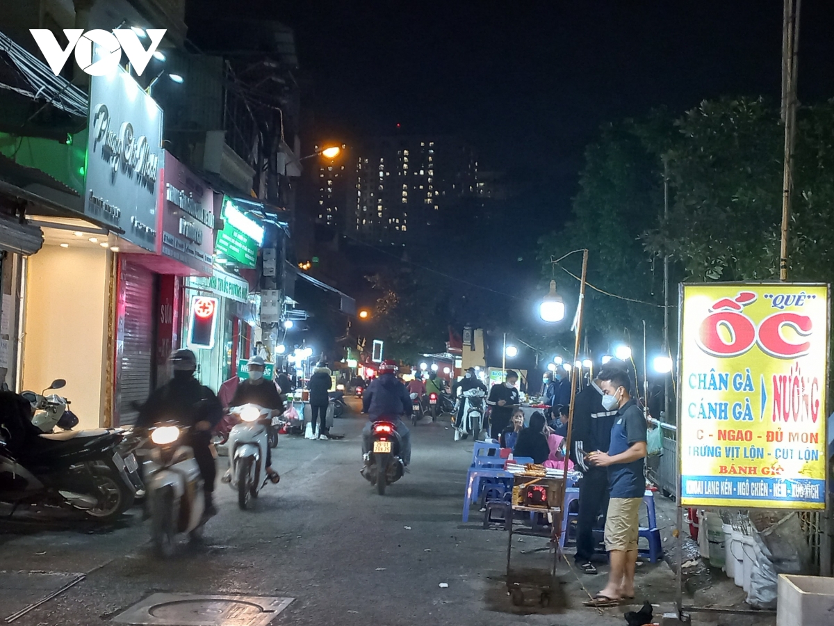 Nhan nhản nhà hàng, quán ăn ở Hà Nội vi phạm công tác phòng chống dịch - Ảnh 1.