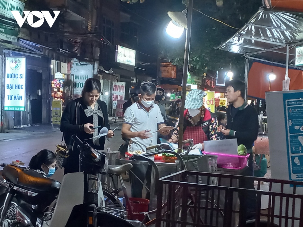 Nhan nhản nhà hàng, quán ăn ở Hà Nội vi phạm công tác phòng chống dịch - Ảnh 3.