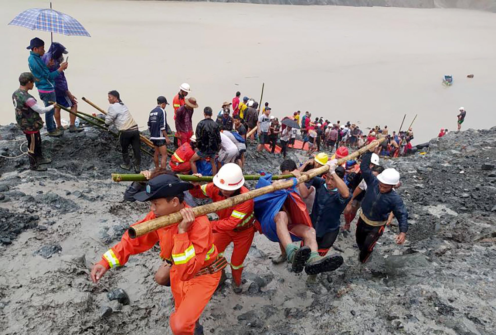 Sạt lở mỏ ngọc bích Myanmar, 100 người mất tích - Ảnh 1.