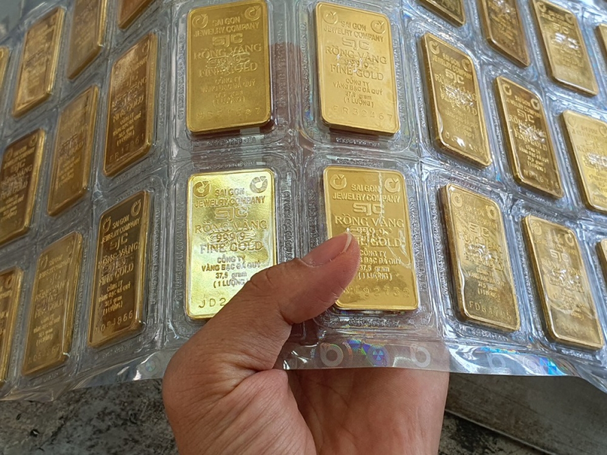 Giá vàng SJC giảm nhẹ theo đà giảm của vàng thế giới - Ảnh 1.