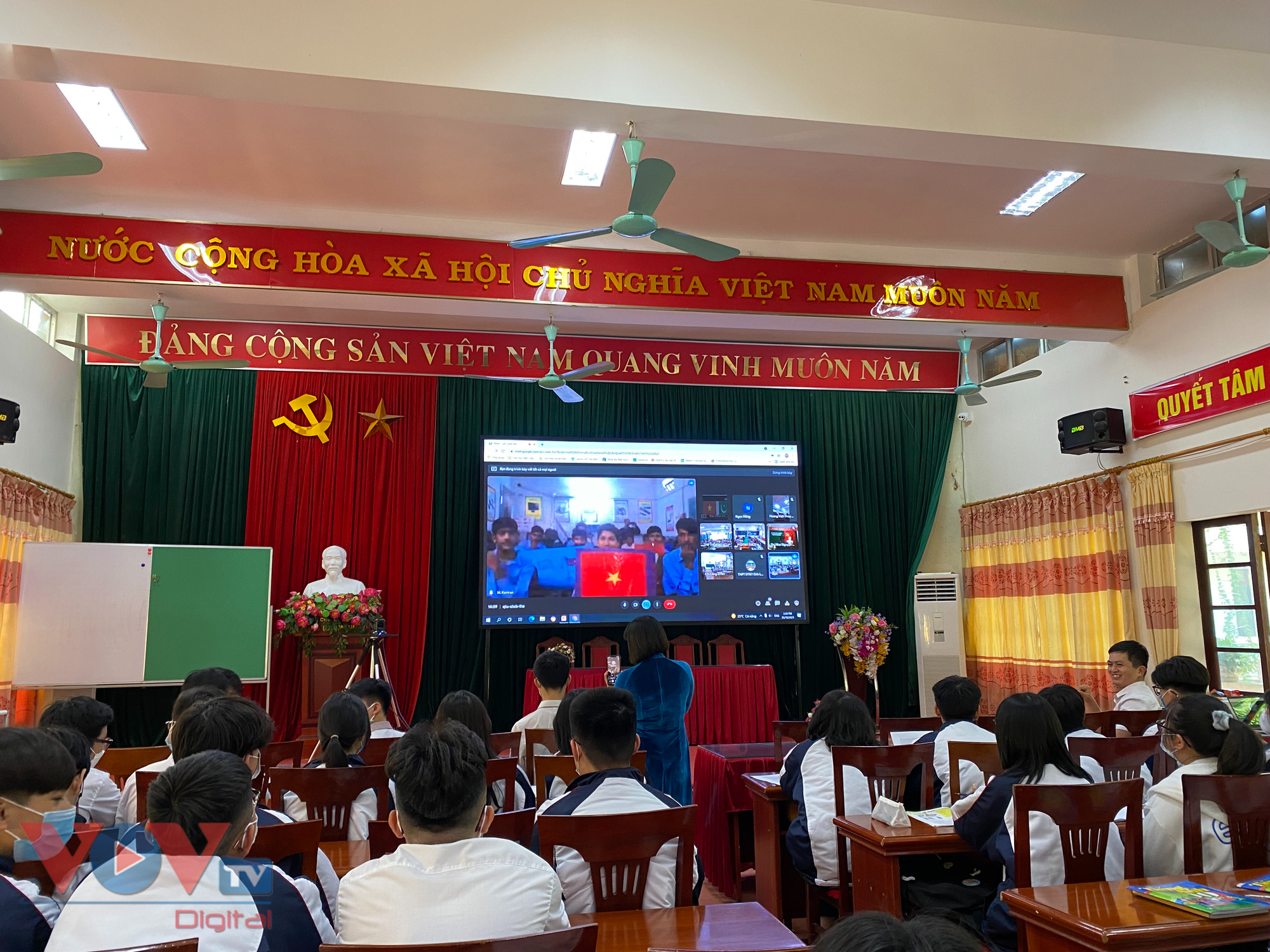 Trường THPT Việt Bắc nâng cao chất lượng giáo dục - Ảnh 2.