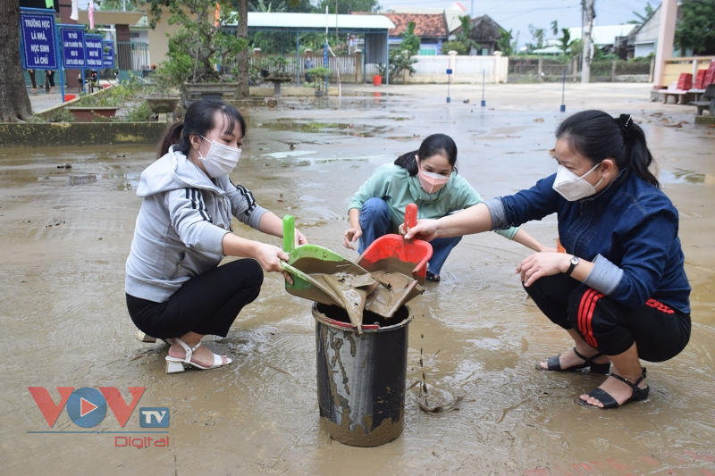 Bình Định thiệt hại nặng nề do mưa lũ - Ảnh 13.