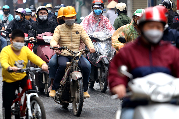 Xe máy 'đồng nát' tung hoành trên đường phố Hà Nội - Ảnh 4.