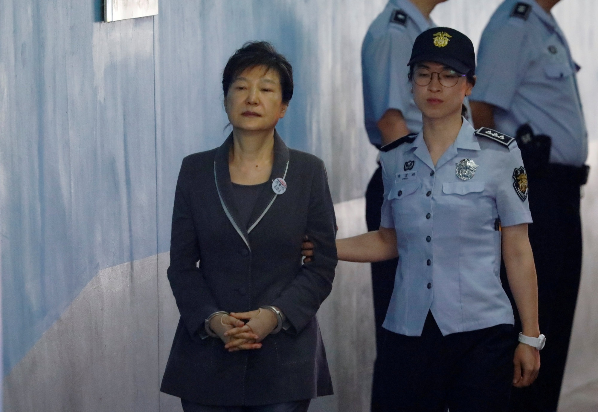 Cựu Tổng thống Hàn Quốc được phóng thích sau đại án tham nhũng - Ảnh 1.