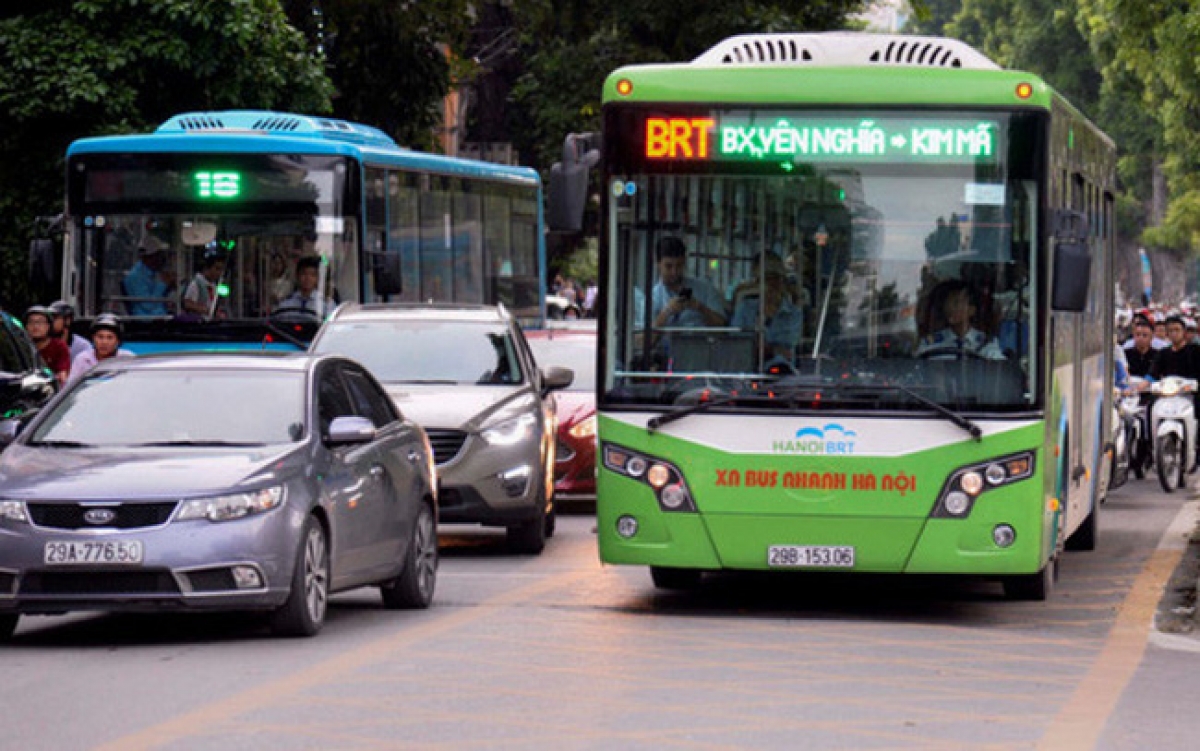 Thêm nhiều làn đường ưu tiên cho xe buýt, Hà Nội bỏ qua bài học BRT Kim Mã - Yên Nghĩa? - Ảnh 1.