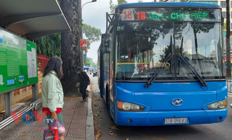 TP.HCM: Xe buýt hoạt động èo uột do người dân còn e ngại - Ảnh 3.