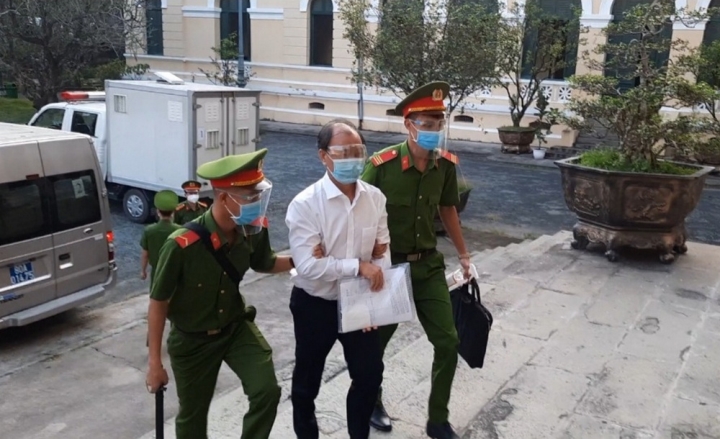 Hoãn xét xử cựu Phó Chủ tịch TP.HCM Trần Vĩnh Tuyến - Ảnh 2.