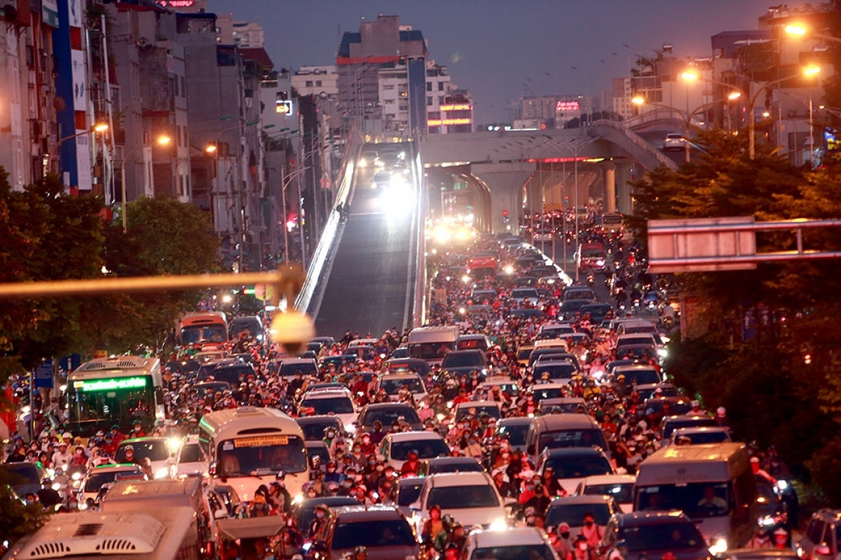 Hà Nội lên phương án cấm xe máy khu vực nội đô từ năm 2025 - Ảnh 1.