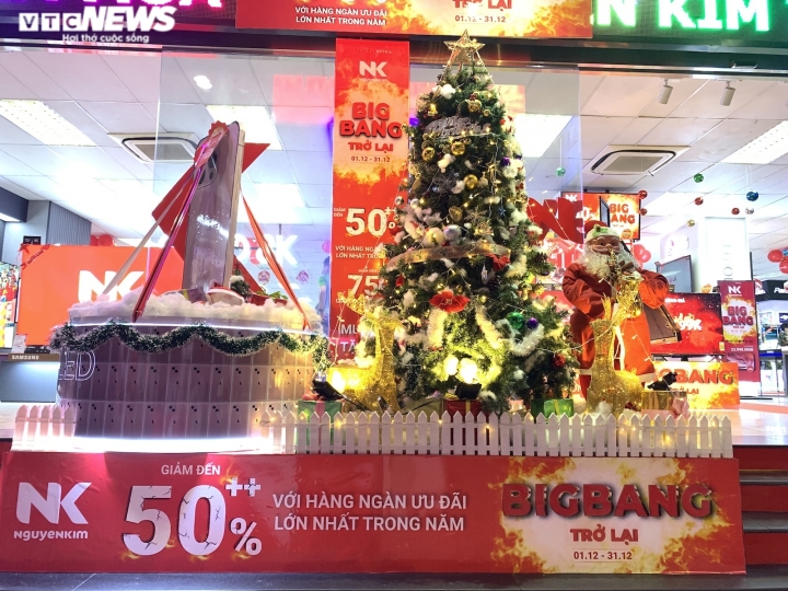 Trung tâm thương mại Hà Nội trang hoàng rực rỡ đón Giáng Sinh - Ảnh 13.