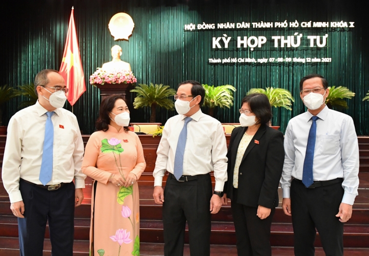 Chiều nay, Chủ tịch TP.HCM Phan Văn Mãi lần đầu trả lời chất vấn - Ảnh 1.