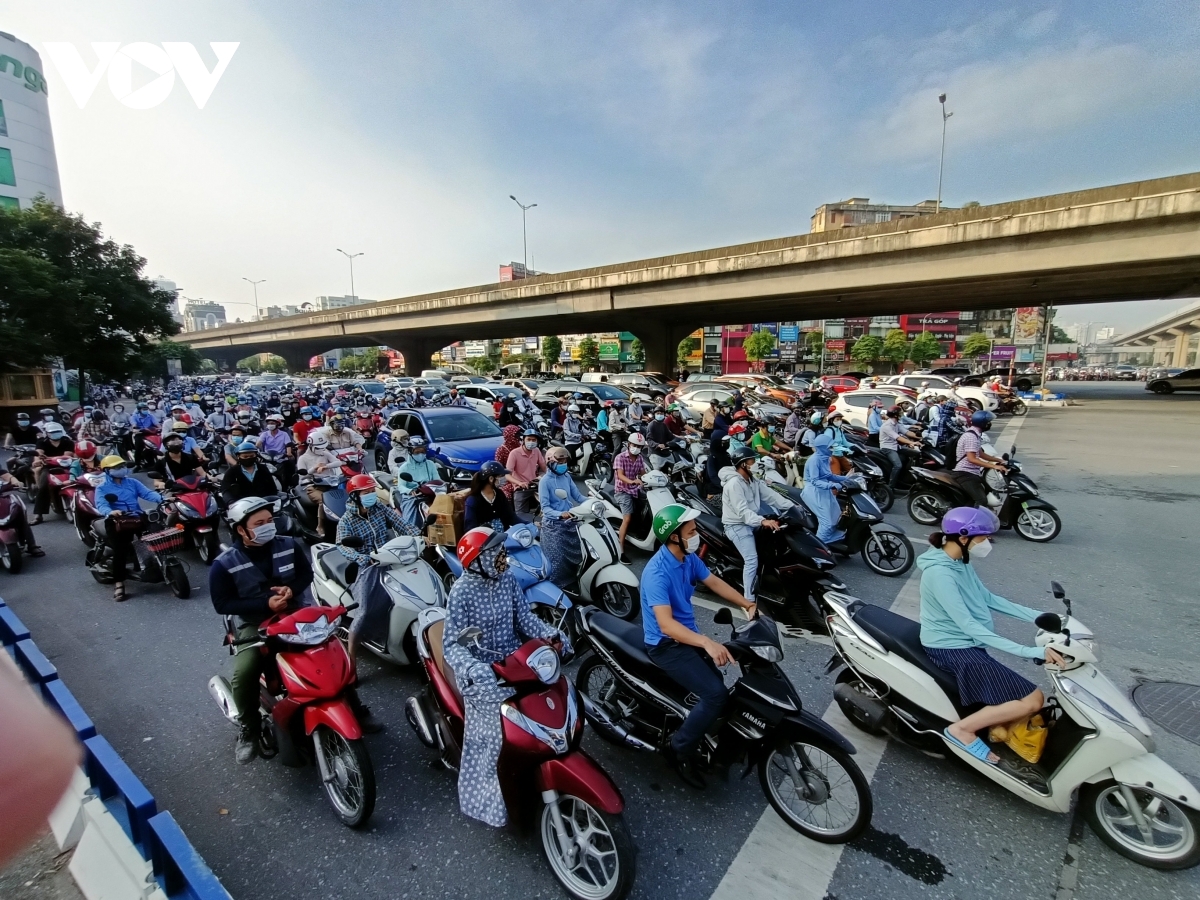 Hà Nội cấm xe máy khu vực nội đô từ năm 2025: Nóng vội quá sẽ hỏng việc - Ảnh 3.