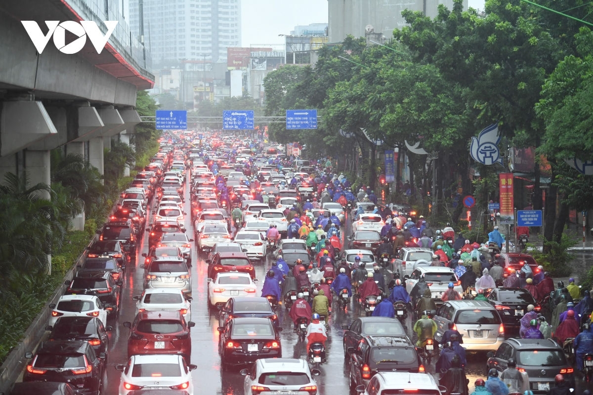 Hà Nội cấm xe máy khu vực nội đô từ năm 2025: Nóng vội quá sẽ hỏng việc - Ảnh 1.