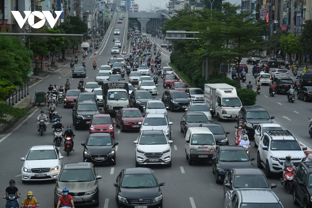 Nếu cấm xe máy từ năm 2025, Hà Nội cho dân đi bằng phương tiện gì? - Ảnh 2.