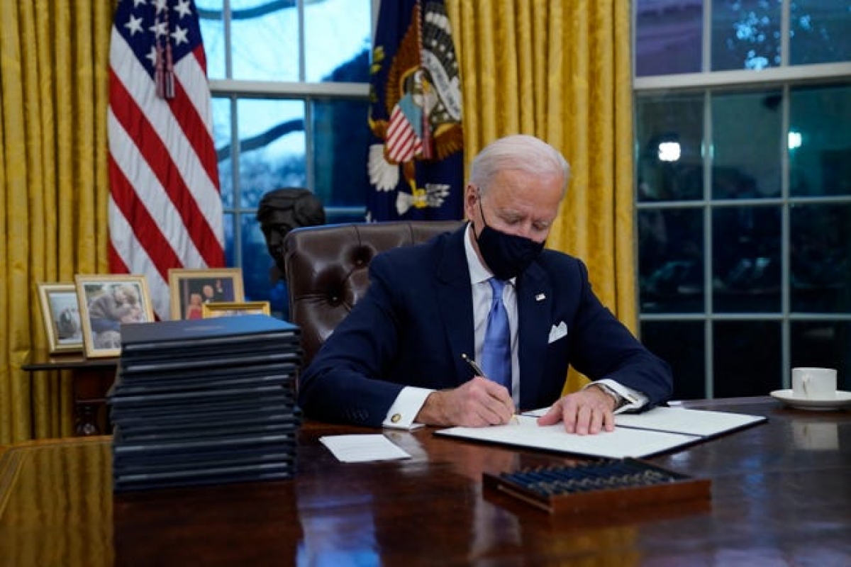 Sự đối lập tại Nhà Trắng giữa thời ông Biden và ông Trump - Ảnh 1.