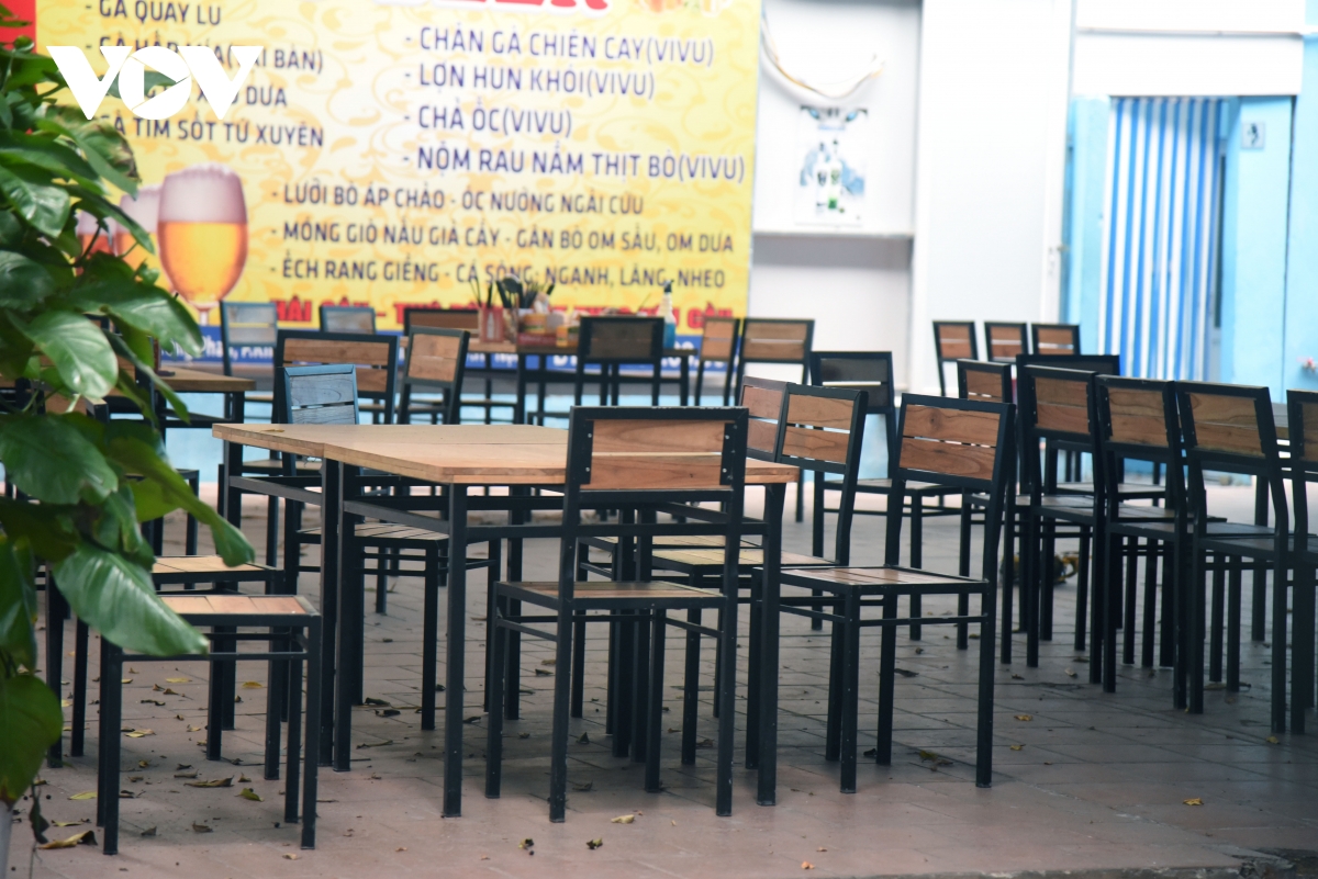 Một số quán ăn, quán cafe tại Hà Nội vẫn mở cửa bất chấp lệnh cấm - Ảnh 5.