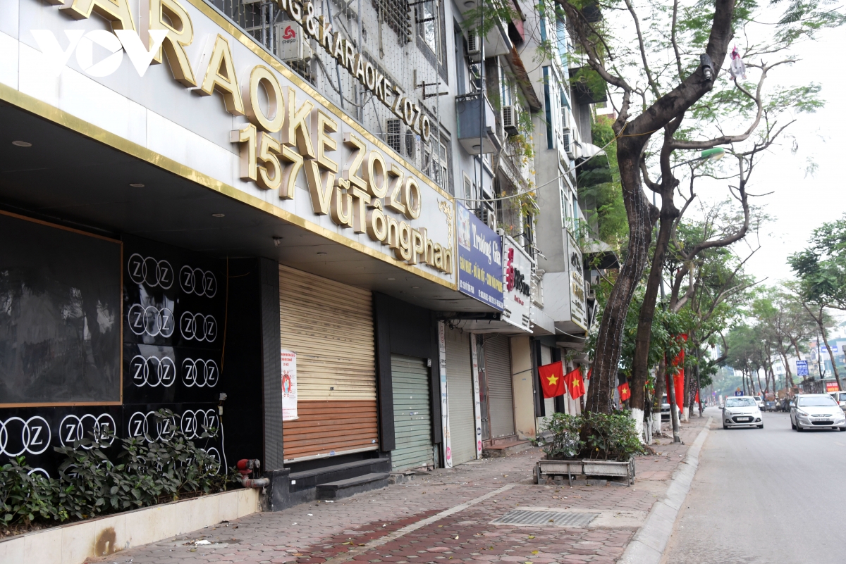 Một số quán ăn, quán cafe tại Hà Nội vẫn mở cửa bất chấp lệnh cấm - Ảnh 3.