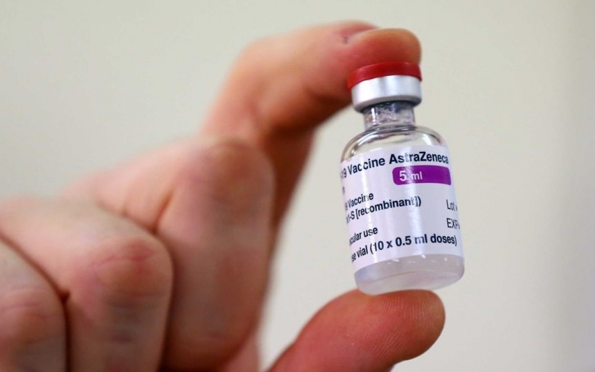 Australia cấp phép cho vaccine ngừa Covid-19 của AstraZeneca - Ảnh 1.