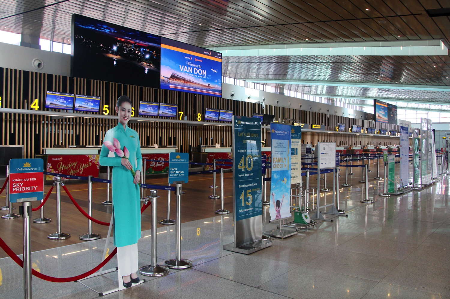 Quảng Ninh: Sẵn sàng các điều kiện để sân bay Vân Đồn hoạt động trở lại - Ảnh 1.