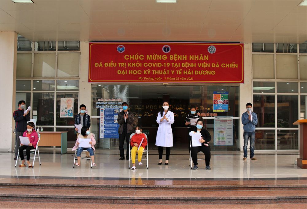 Bệnh nhi sơ sinh đầu tiên mắc COVID-19 tại Việt Nam khỏi bệnh - Ảnh 1.