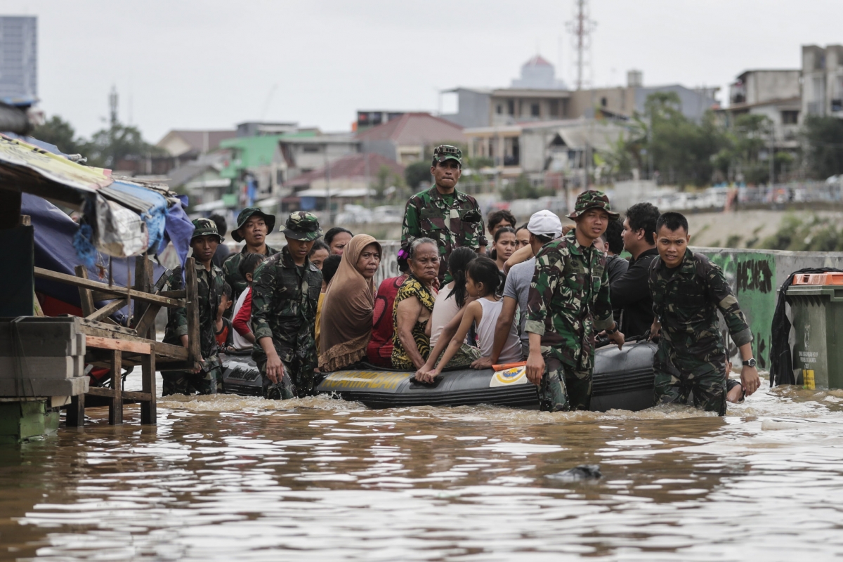 Indonesia: Lũ lụt nặng nề ở vùng thủ đô, hơn 1.000 người dân phải sơ tán          - Ảnh 1.
