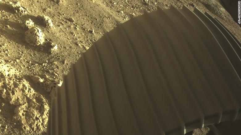 Những hình ảnh chưa từng thấy được tàu của NASA gửi về từ Sao Hỏa - Ảnh 3.