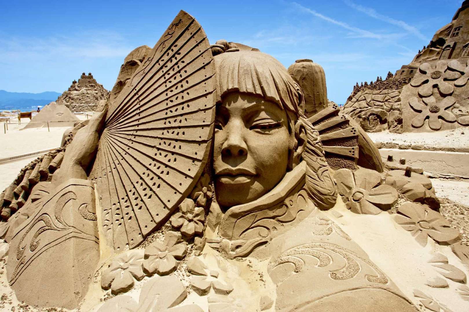 Những tác phẩm điêu khắc tuyệt đẹp làm từ cát - Ảnh 10.