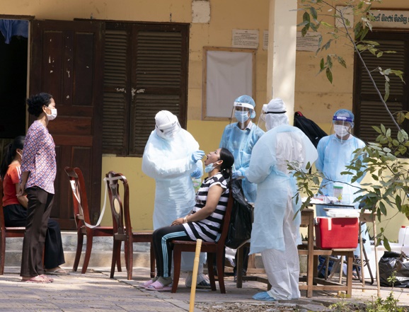 Campuchia phát hiện số ca lây nhiễm Covid-19 kỷ lục trong cộng đồng   - Ảnh 1.