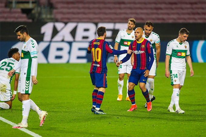 Kết quả Barca 3-0 Elche: Messi lập cú đúp, Barca trở lại Top 3 - Ảnh 1.