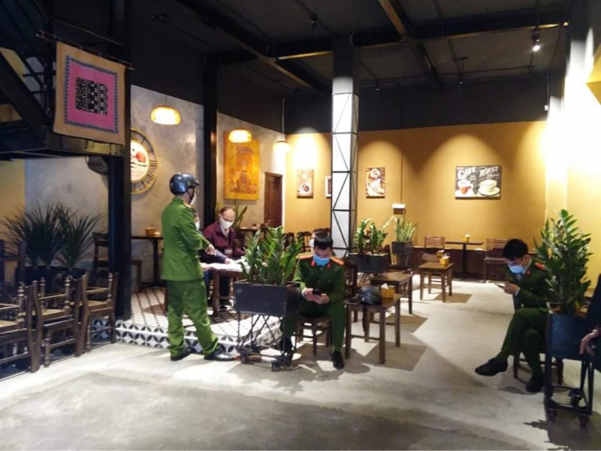 Xử lý các quán cà phê ở Hà Nội vi phạm quy định phòng chống dịch Covid-19 - Ảnh 2.