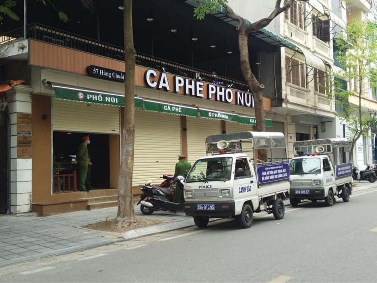 Xử lý các quán cà phê ở Hà Nội vi phạm quy định phòng chống dịch Covid-19 - Ảnh 1.