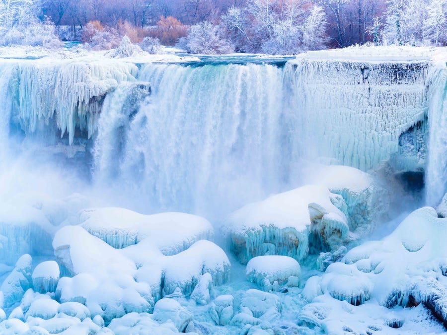 Vẻ đẹp của thác nước lớn nhất Bắc Mỹ trong băng tuyết - Ảnh 5.